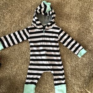 NWOT Adorable 18-24m dinosaur romper!